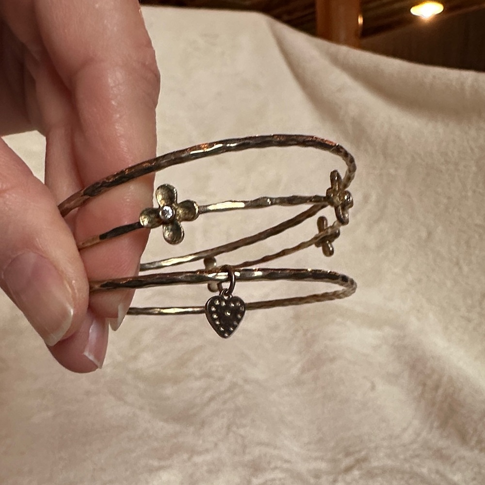 Stella & Dot 3 Set Hammered Gold Tone Stacked Floral + Plane Bangle Bracelets